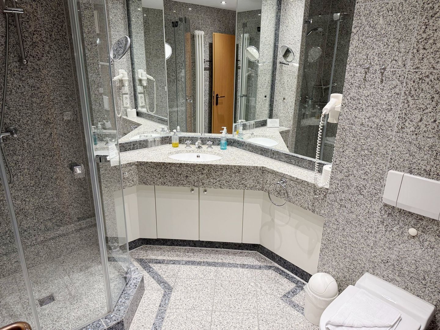 Dünenpark Binz Komfort Ferienwohnung mit 1 Schlafzimmer und Balkon im Dachgeschoss (306) Insel Rügen - Badezimmer