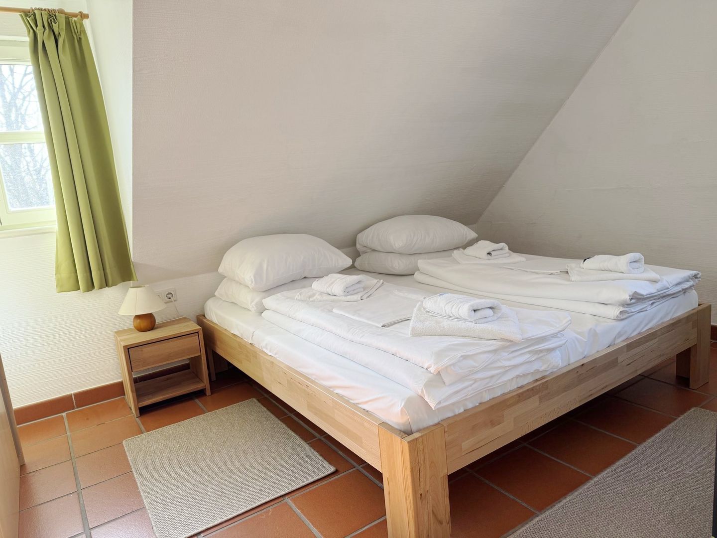 Feriendorf Rugana Komfort Ferienwohnung mit 2 Schlafzimmern und Terrasse (A01) Insel Rügen - Schlafzimmer