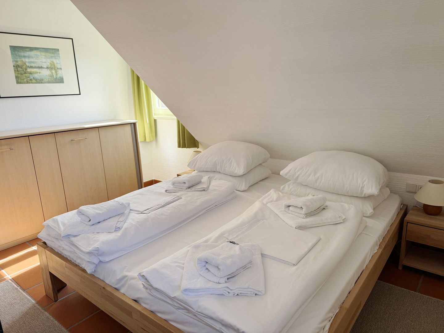 Feriendorf Rugana Komfort Ferienwohnung mit 2 Schlafzimmern und Terrasse (A01) Insel Rügen - Schlafzimmer