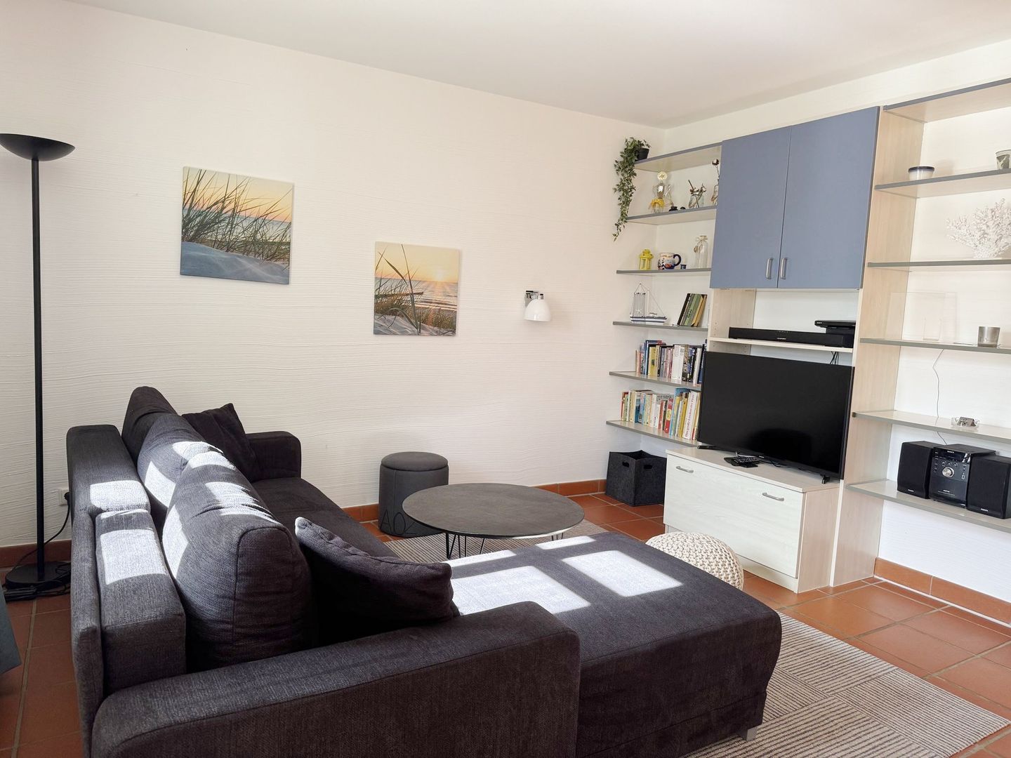 Feriendorf Rugana Komfort Ferienwohnung mit 1 Schlafzimmer und Terrasse (A02) Insel Rügen - Wohnzimmer