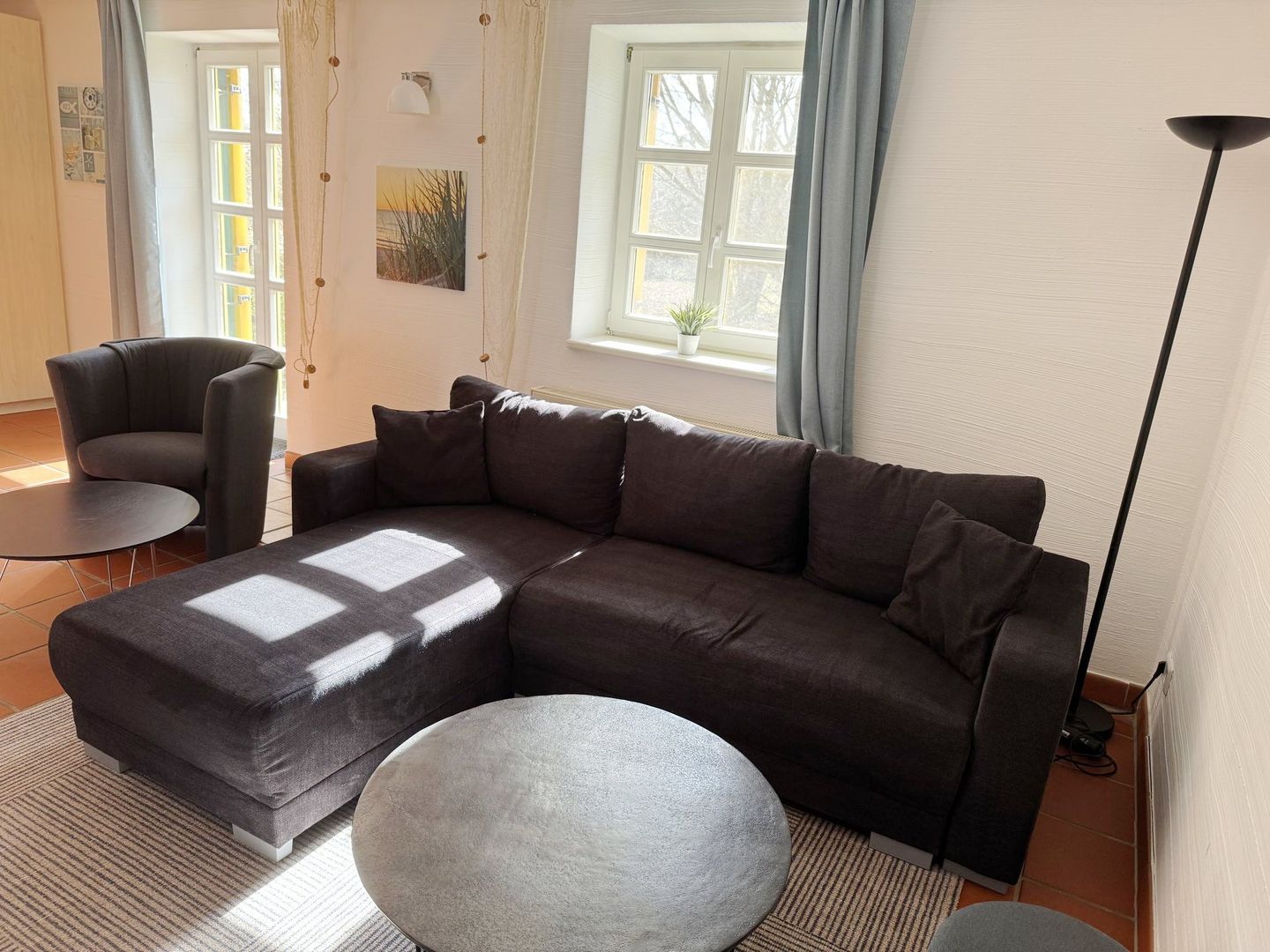 Feriendorf Rugana Komfort Ferienwohnung mit 1 Schlafzimmer und Terrasse (A02) Insel Rügen - Wohnzimmer