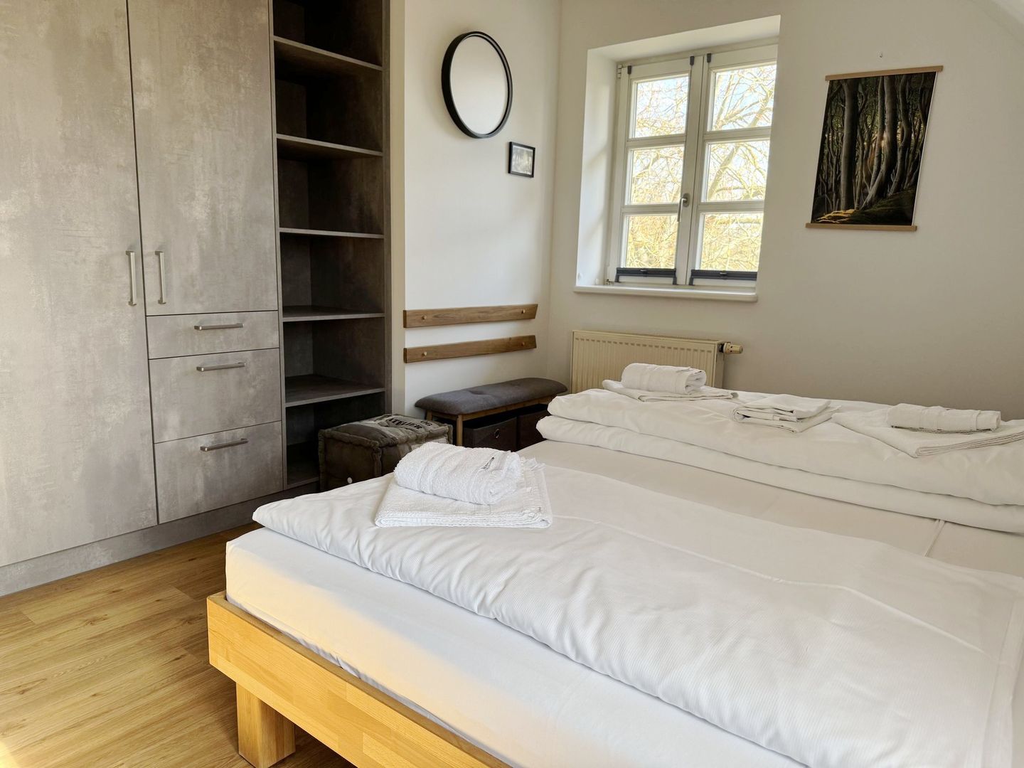 Feriendorf Rugana Komfortplus Ferienwohnung mit 2 Schlafzimmern und Terrasse (A06) Insel Rügen - Schlafzimmer