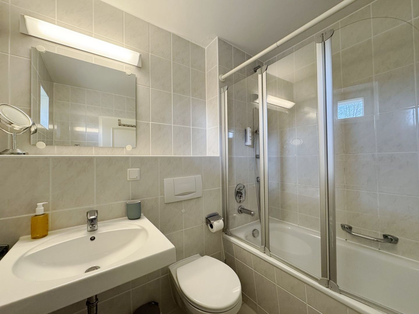 Feriendorf Rugana Klassik Ferienwohnung mit 1 Schlafzimmer und Terrasse (A33) Insel Rügen - Badezimmer