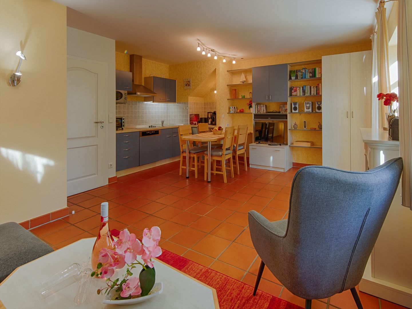 Feriendorf Rugana Klassik Ferienwohnung mit 1 Schlafzimmer und Terrasse (A43) Insel Rügen - Wohnzimmer