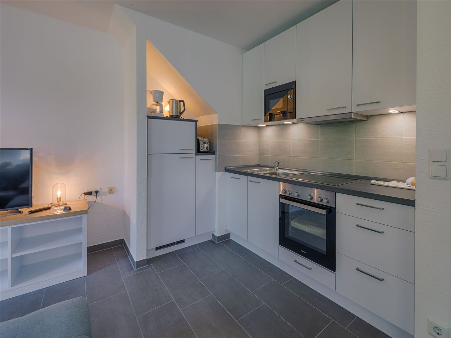 Feriendorf Rugana Komfort Ferienwohnung mit 1 Schlafzimmer und Terrasse (A55) Insel Rügen - Küche / Küchenzeile