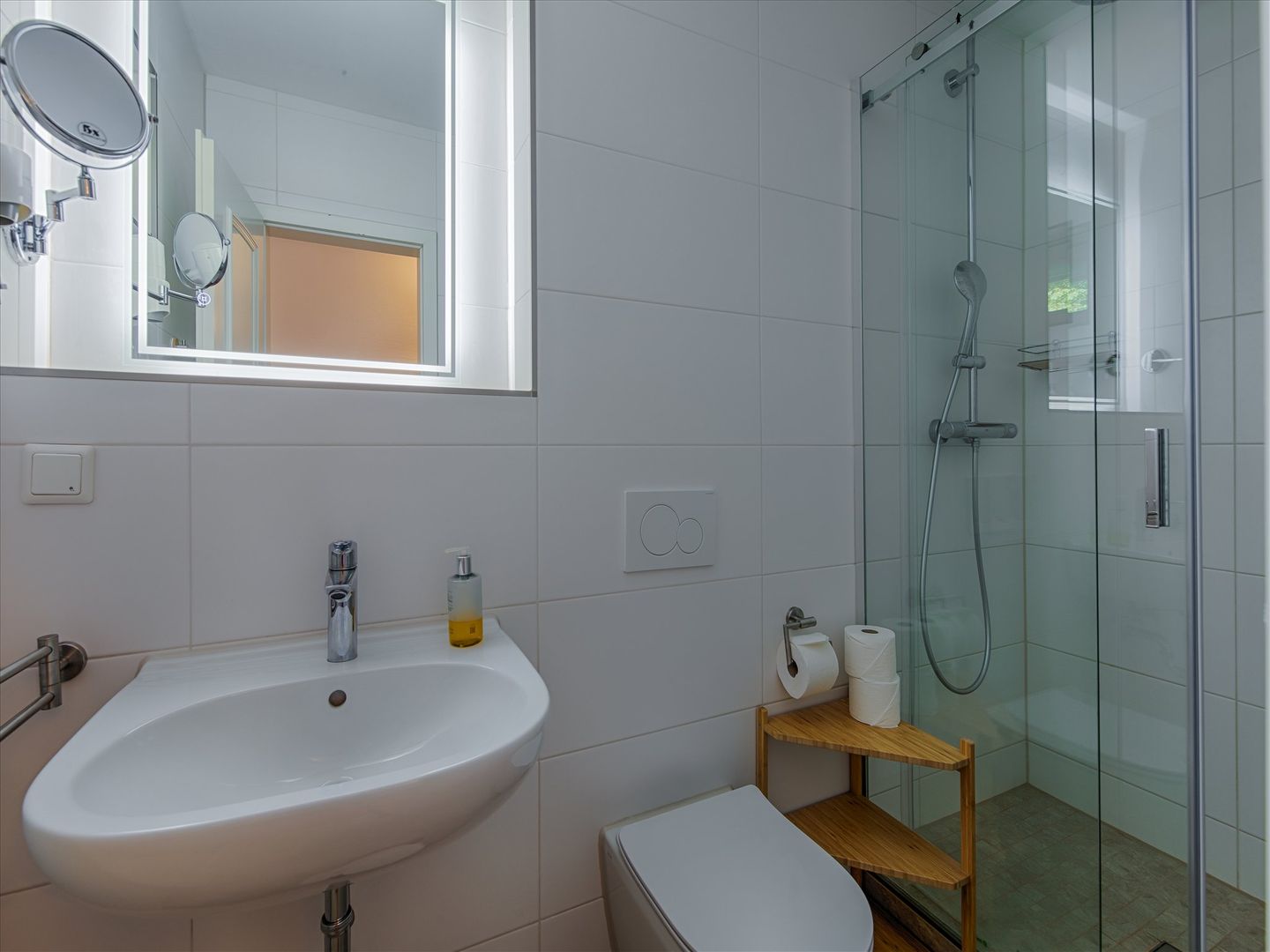 Feriendorf Rugana Komfortplus Ferienwohnung mit 1 Schlafzimmer und Terrasse (B02) Insel Rügen - Badezimmer