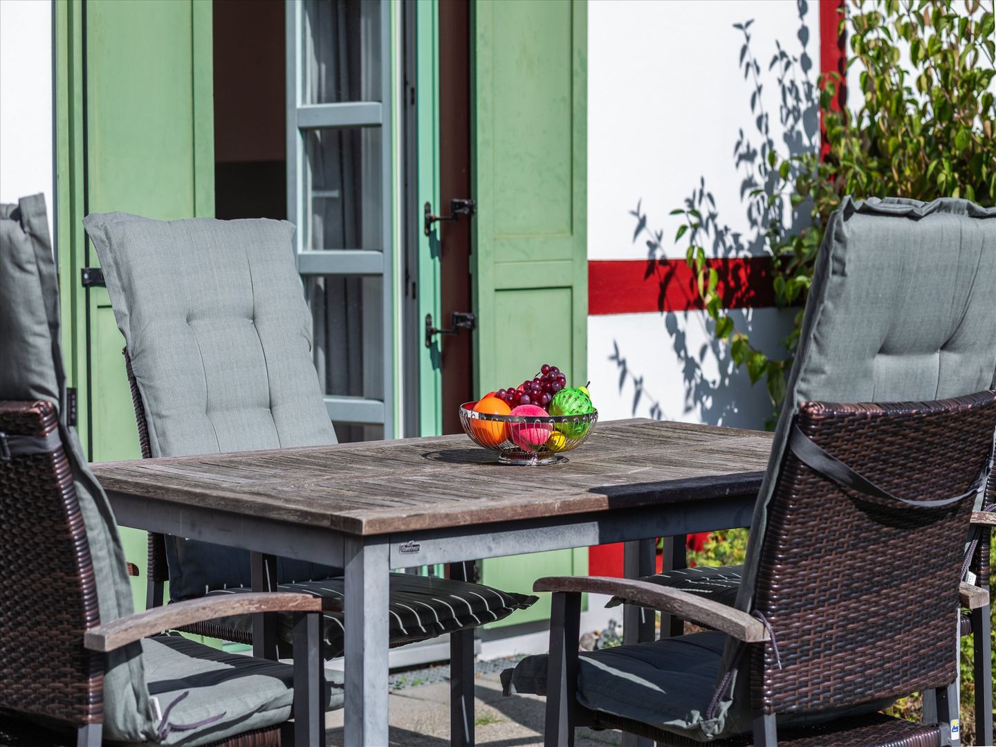 Feriendorf Rugana Komfortplus Ferienwohnung mit 1 Schlafzimmer und Terrasse (B02) Insel Rügen - Terrasse