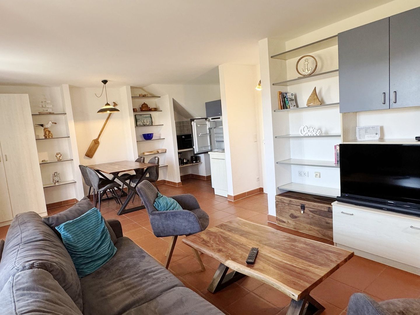 Feriendorf Rugana Klassik Ferienwohnung mit 1 Schlafzimmer und Terrasse (B05) Insel Rügen - Wohnzimmer