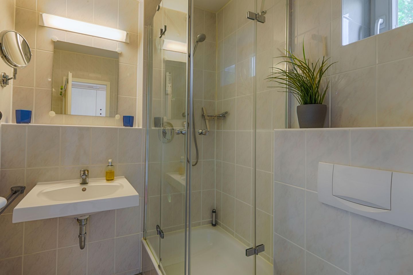 Feriendorf Rugana Komfort 1-Raum Ferienwohnung mit Terrasse (B23) Insel Rügen - Badezimmer