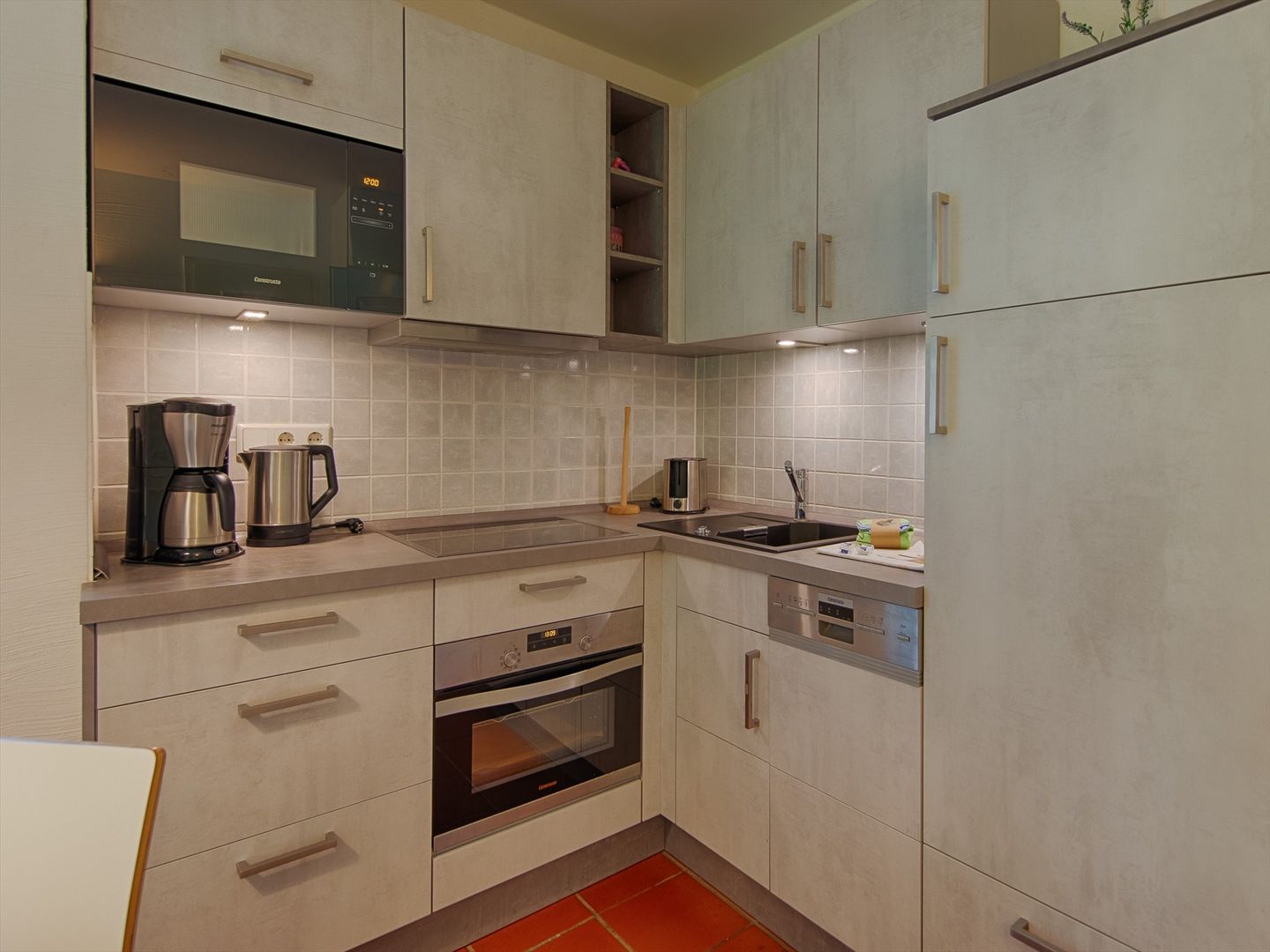 Feriendorf Rugana Komfortplus Ferienwohnung mit 1 Schlafzimmer und Terrasse (B47) Insel Rügen - Küche / Küchenzeile