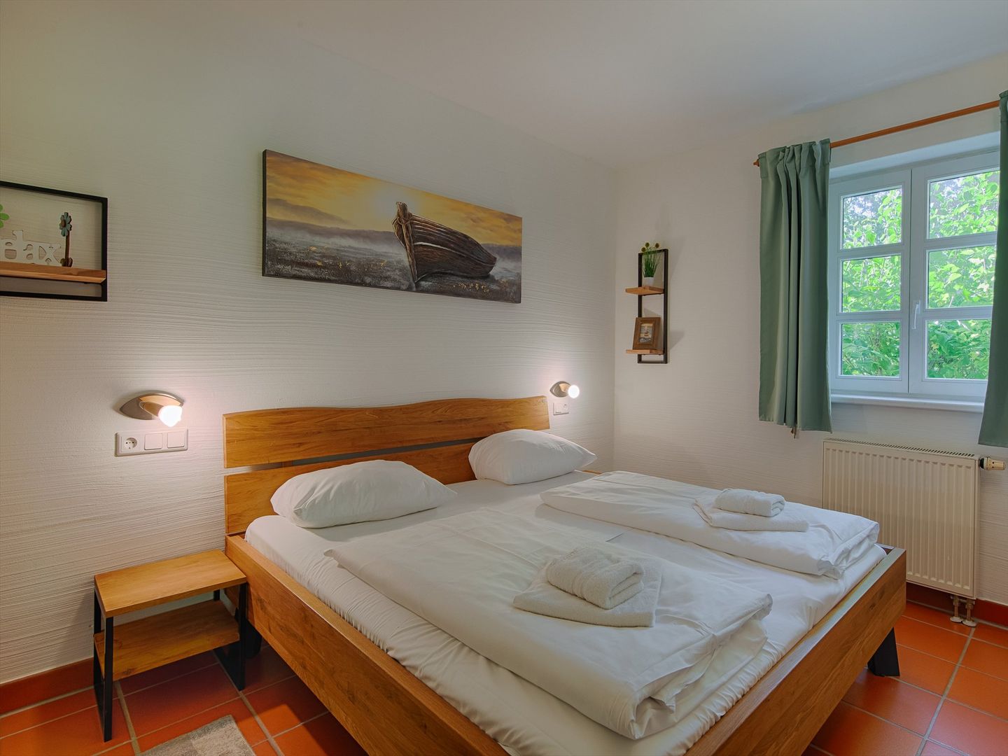 Feriendorf Rugana Komfortplus Ferienwohnung mit 1 Schlafzimmer und Terrasse (B47) Insel Rügen - Schlafzimmer