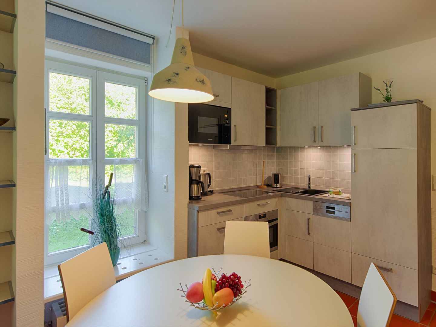 Feriendorf Rugana Komfortplus Ferienwohnung mit 1 Schlafzimmer und Terrasse (B47) Insel Rügen - Küche / Küchenzeile