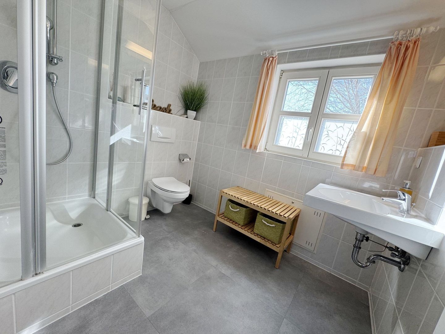 Feriendorf Rugana Komfort Ferienwohnung mit 1 Schlafzimmer (D49) Insel Rügen - Badezimmer