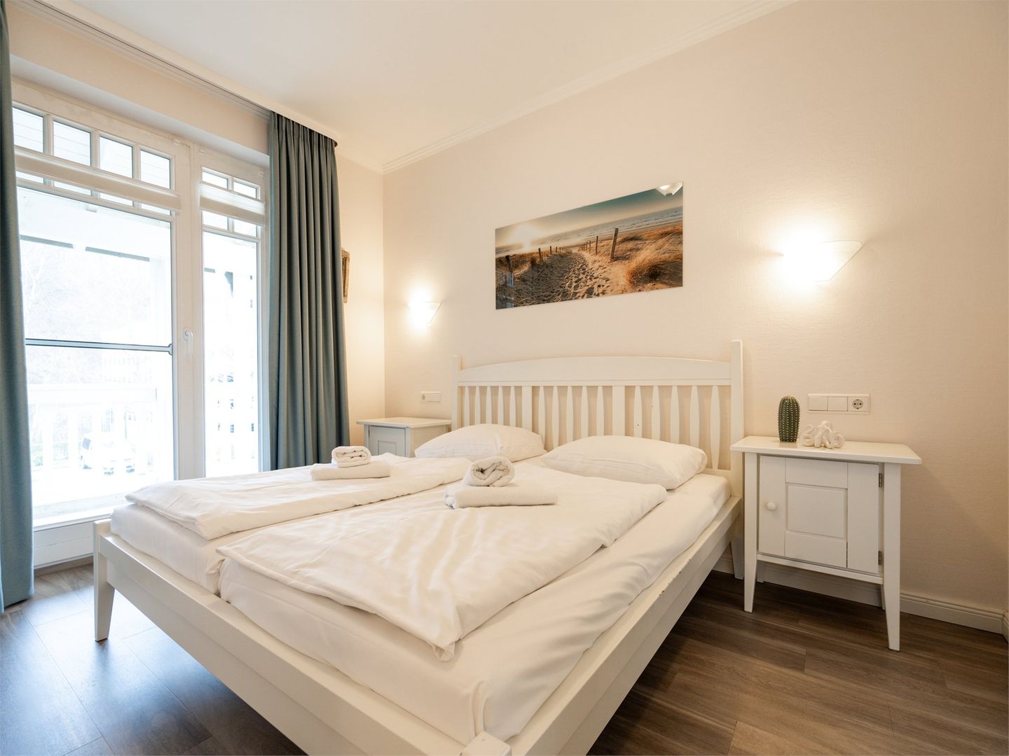 Dünenpark Binz Komfortplus Ferienwohnung mit 2 Schlafzimmern und Balkon im Obergeschoss (005) Insel Rügen - Schlafzimmer