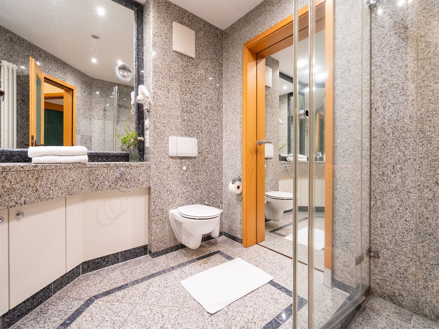 Dünenpark Binz Klassik Ferienwohnung mit 1 Schlafzimmer und Balkon im Obergeschoss (006) Insel Rügen - Badezimmer
