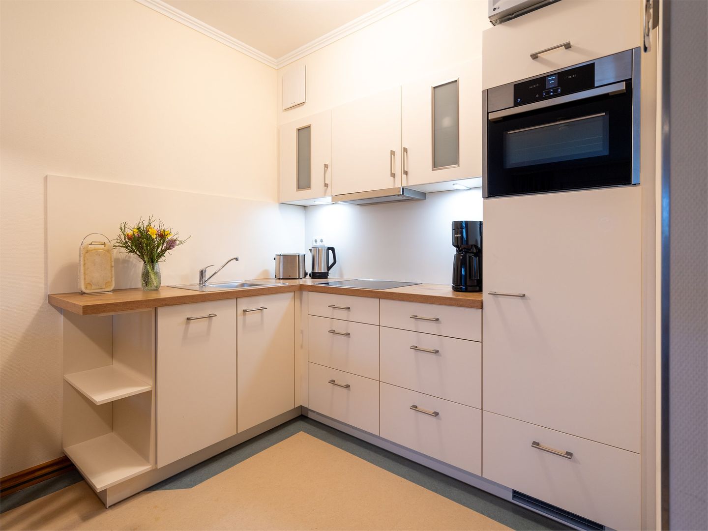 Dünenpark Binz Komfort Ferienwohnung mit 2 Schlafzimmern und Balkon im Obergeschoss (008) Insel Rügen - Küche / Küchenzeile