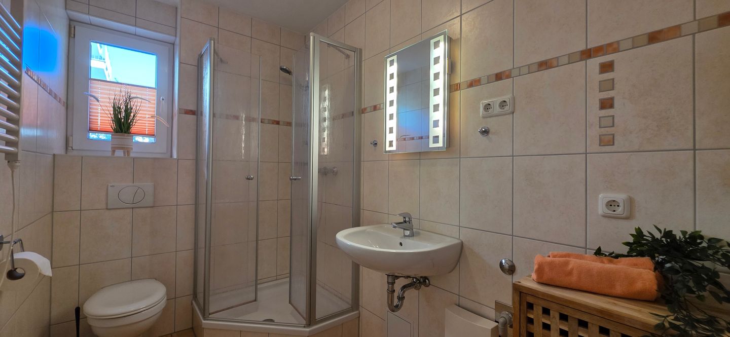  Ferienwohnung KWF-4a EG Graal-Müritz Küstenwald - Badezimmer