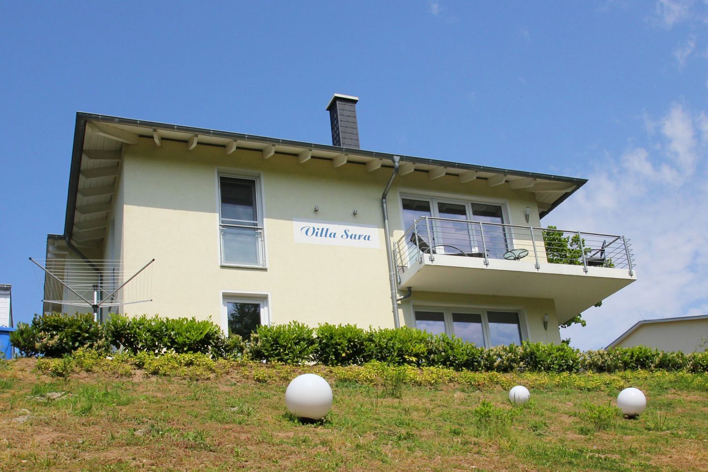 Villa Sara - FeWo 03: Terrasse, Sauna- u. Schwimmb  auf Rügen