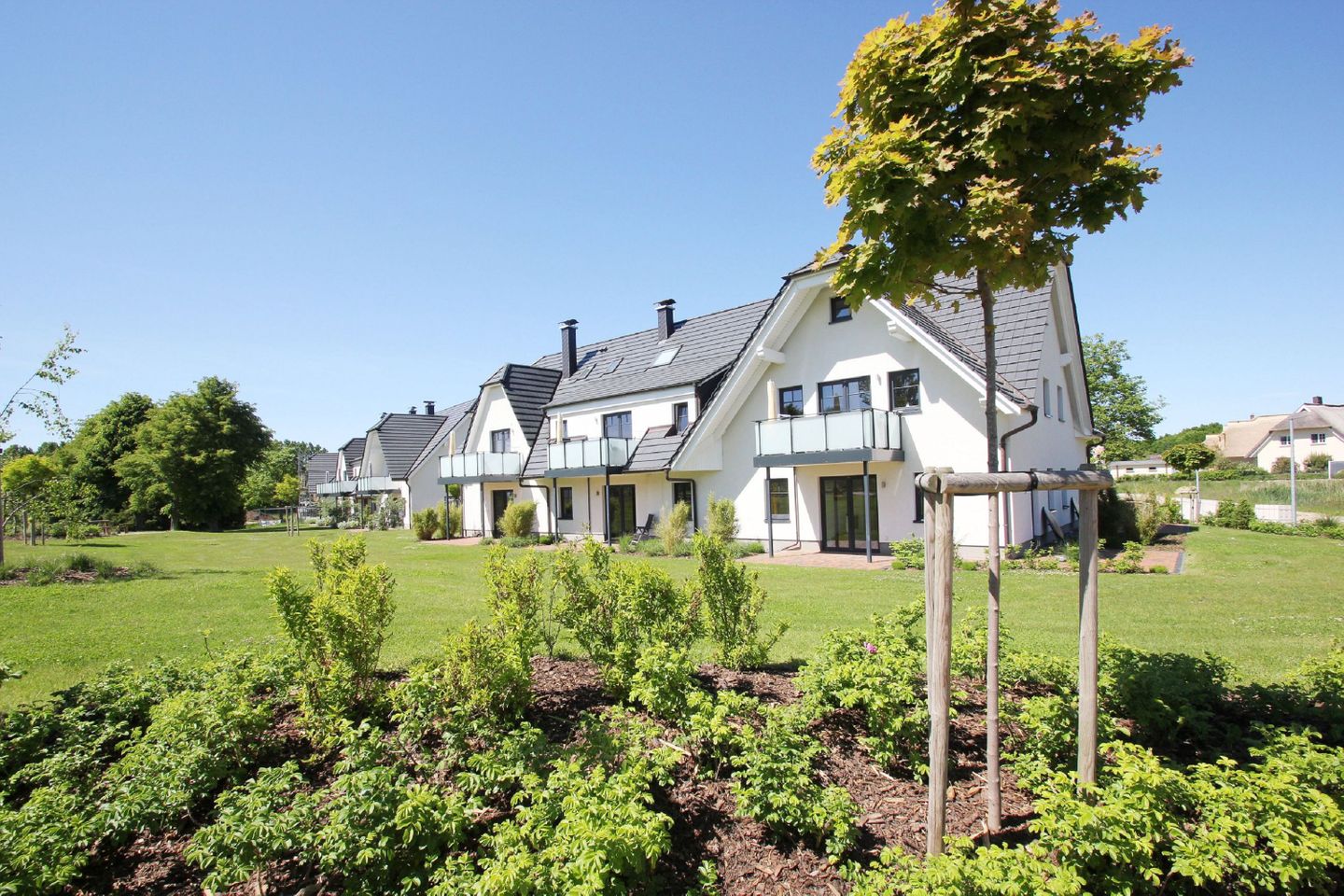 strandnahe FeWo mit Terrasse, Schwimmbad- und Saun  auf Rügen