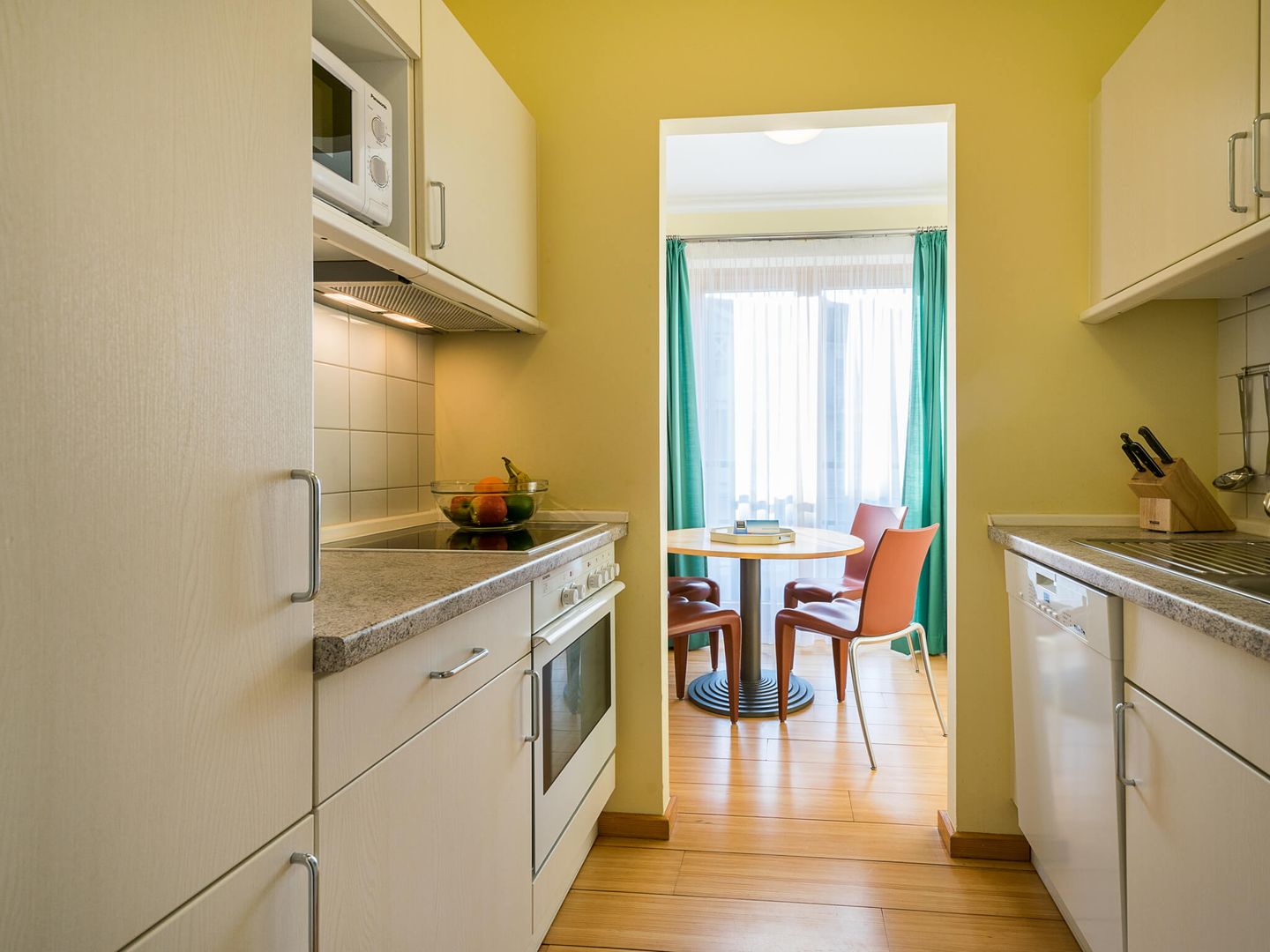 Kaiservillen Heringsdorf Ferienwohnung mit 1 Schlafzimmer und Balkon (D122) Insel Usedom - Küche / Küchenzeile