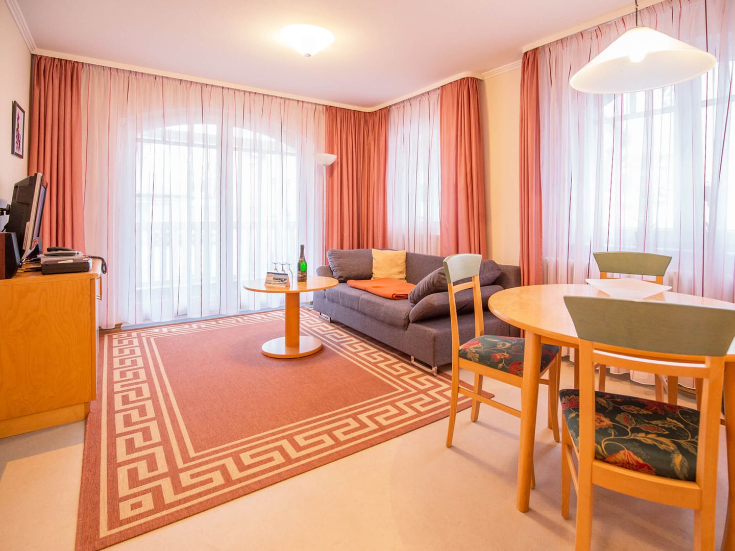 Strandvillen Binz Ferienwohnung mit 1 Schlafzimmer und Balkon (AH/564) Insel Rügen - Wohnzimmer