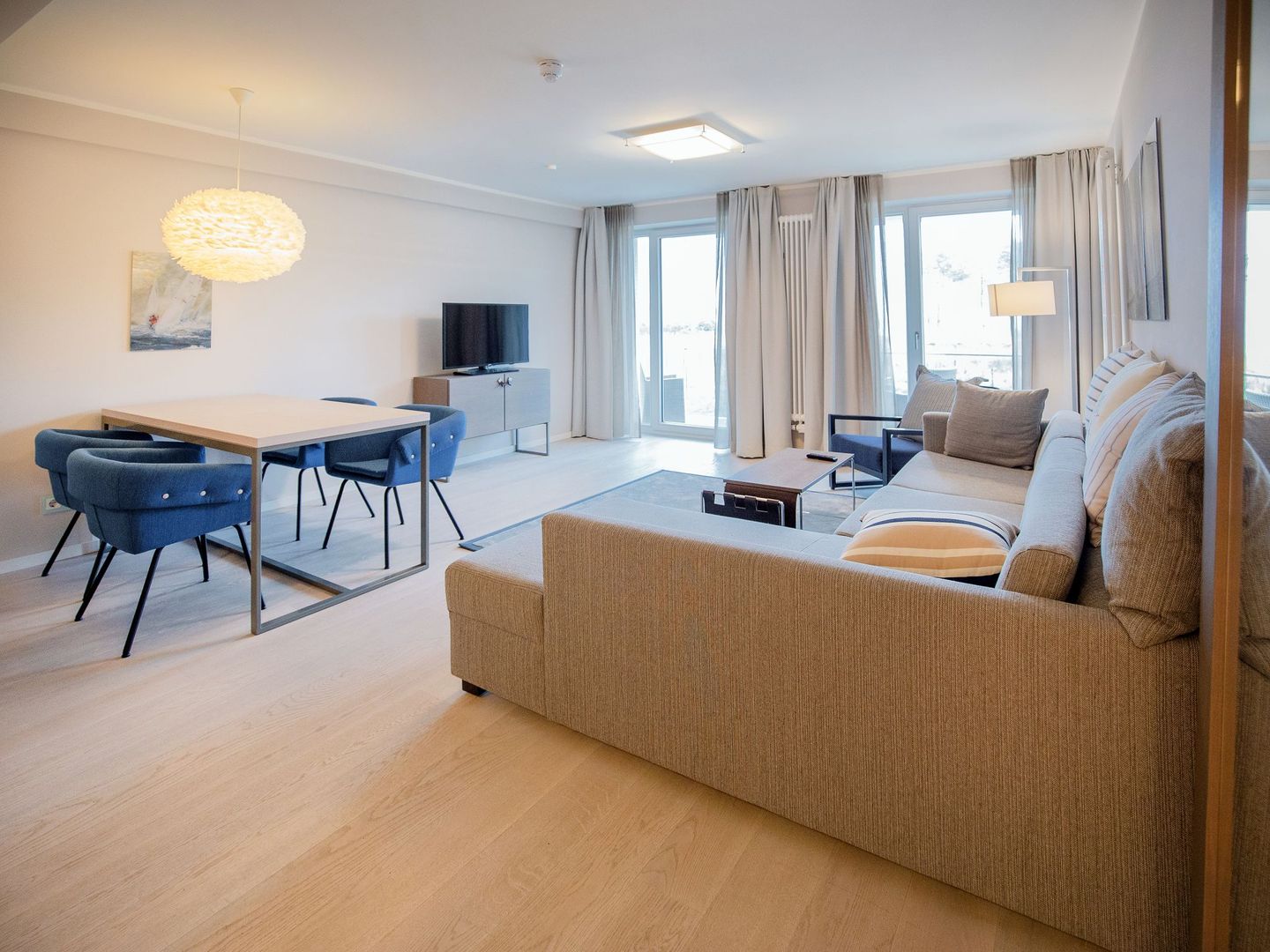 Dünenresidenz Prora Ferienwohnung mit Meerblick, 2 Schlafzimmern, Balkon und Sauna (NP/103) Insel Rügen - Wohnzimmer