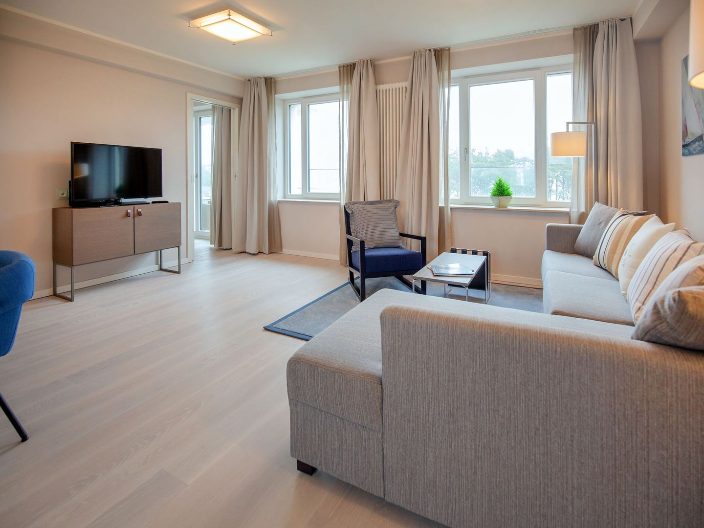 Dünenresidenz Prora Ferienwohnung mit Meerblick, 3 Schlafzimmern, Balkon und Sauna (NP/306) Insel Rügen - Wohnzimmer