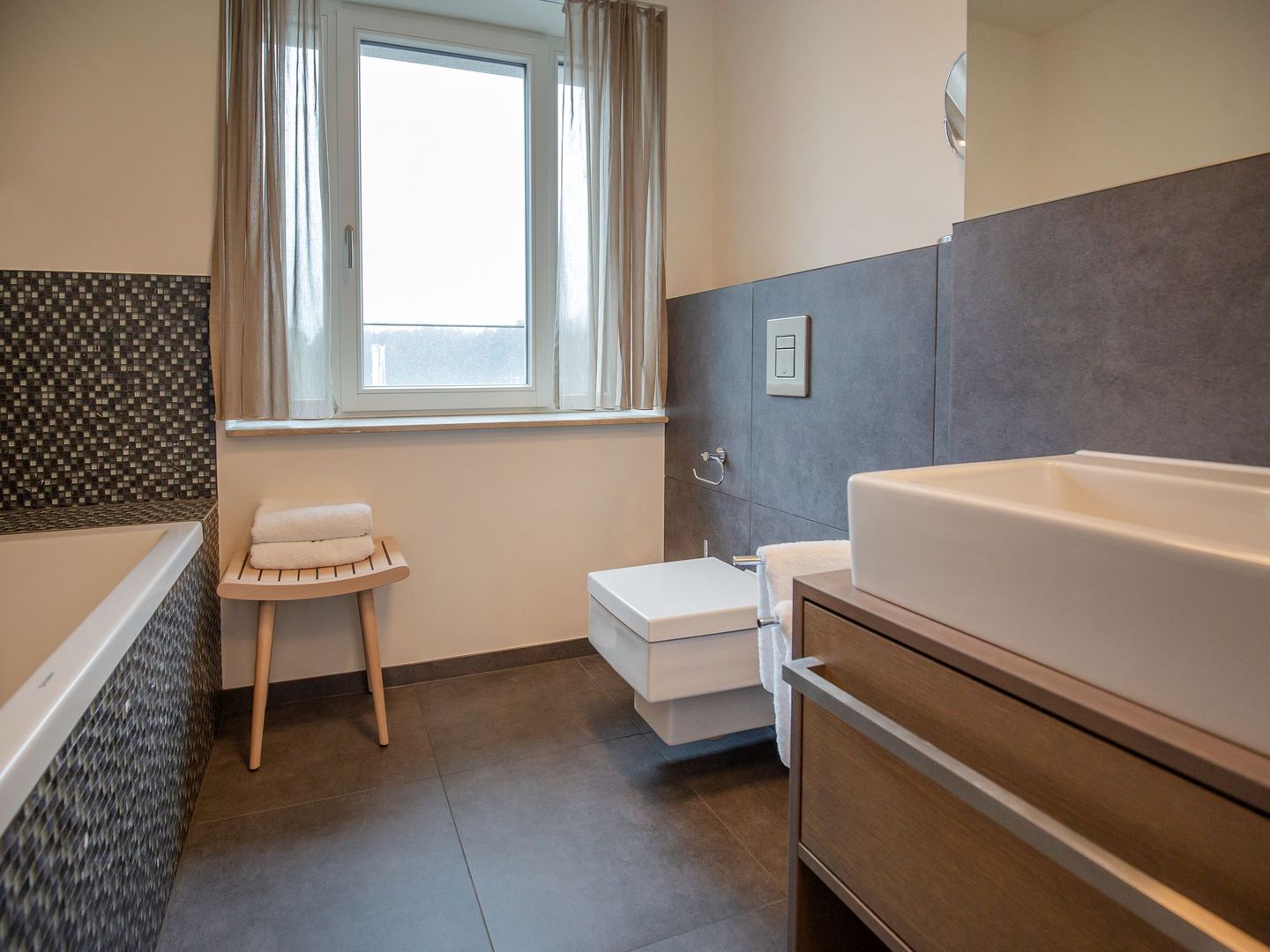 Dünenresidenz Prora Ferienwohnung mit Meerblick, 3 Schlafzimmern, Balkon und Sauna (NP/306) Insel Rügen - Badezimmer