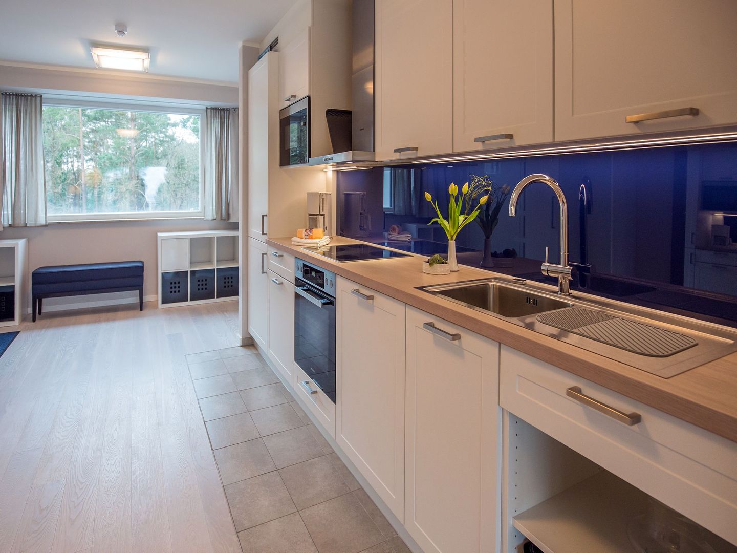 Dünenresidenz Prora Ferienwohnung mit Meerblick, 2 Schlafzimmern und Loggia (NP/318) Insel Rügen - Küche / Küchenzeile