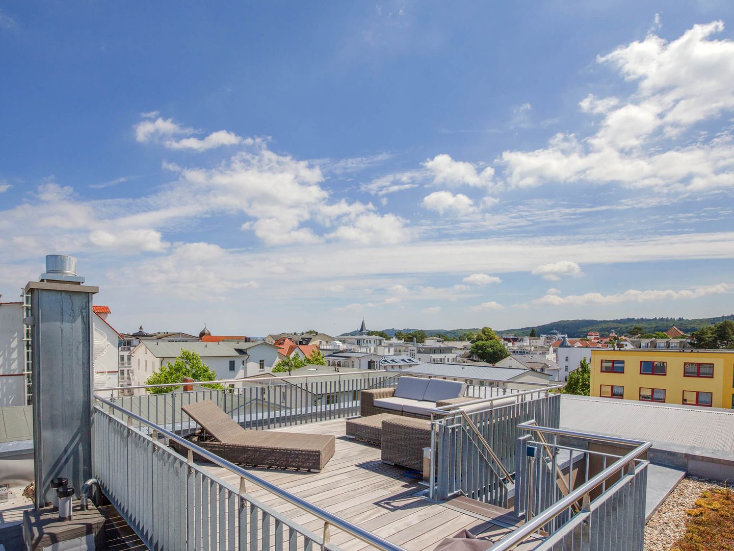 Strandvillen Binz Ferienwohnung mit 2 Schlafzimmern, Terrasse und Balkon (DR/434) Insel Rügen - Terrasse