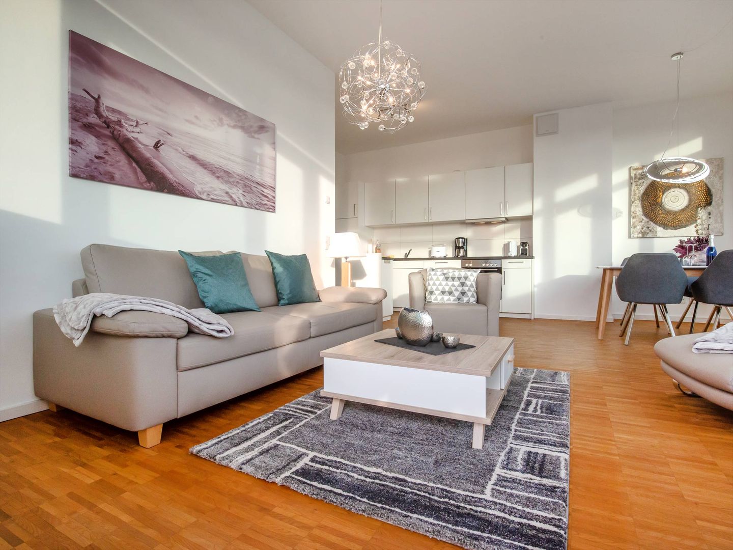 Strandvillen Binz Ferienwohnung mit 2 Schlafzimmern, Terrasse und Balkon (DR/434) Insel Rügen - Wohnzimmer