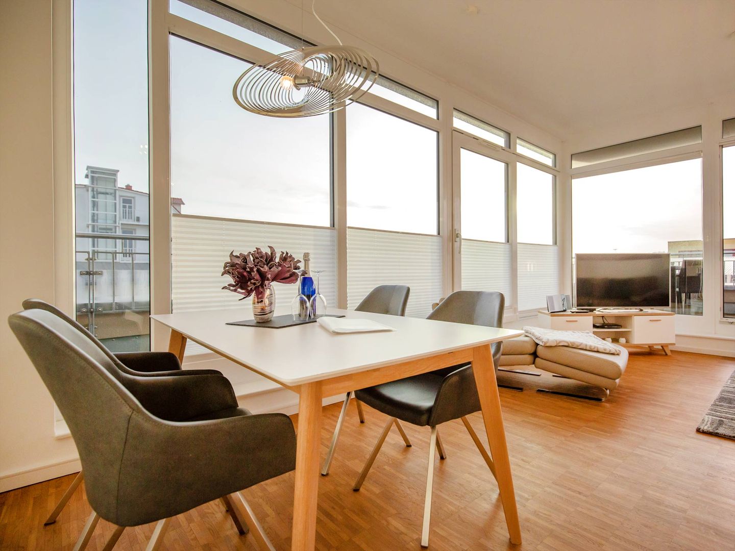 Strandvillen Binz Ferienwohnung mit 2 Schlafzimmern, Terrasse und Balkon (DR/434) Insel Rügen - Wohnzimmer