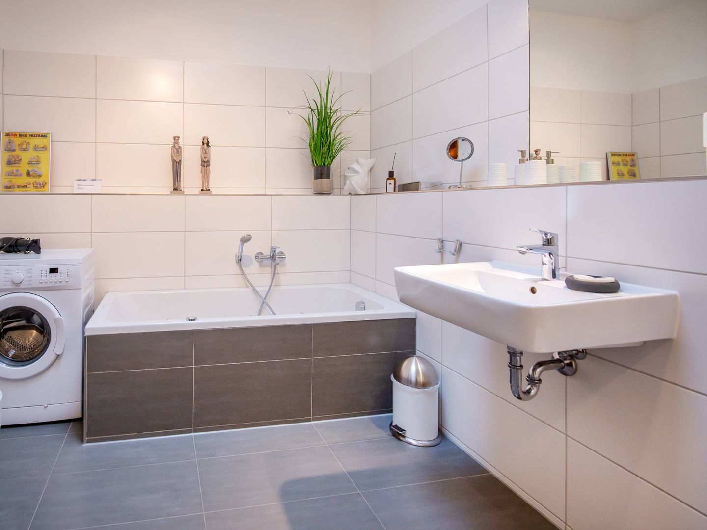 Strandvillen Binz Ferienwohnung mit 2 Schlafzimmern, Terrasse und Balkon (DR/434) Insel Rügen - Badezimmer