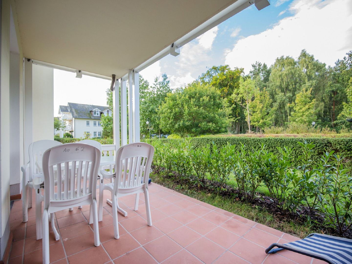 Dünenpark Binz Komfort Ferienwohnung mit 1 Schlafzimmer und Terrasse im Erdgeschoss (002) Insel Rügen - Terrasse