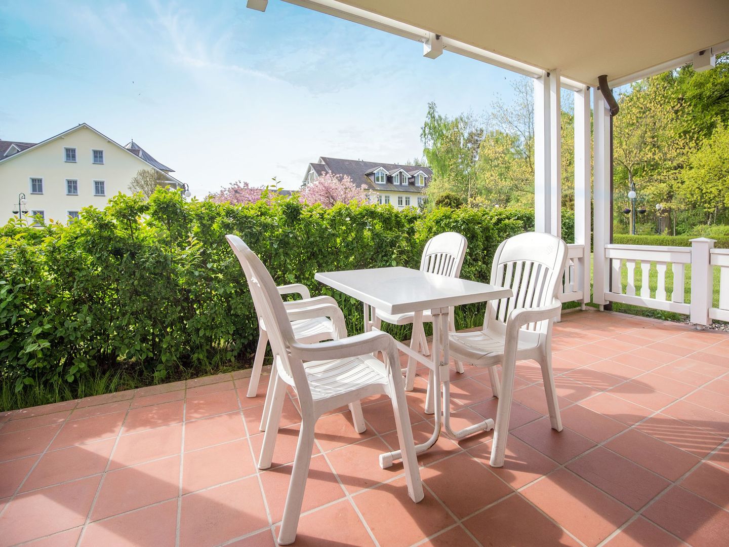 Dünenpark Binz Komfort Ferienwohnung mit 1 Schlafzimmer und Terrasse im Erdgeschoss (003) Insel Rügen - Terrasse