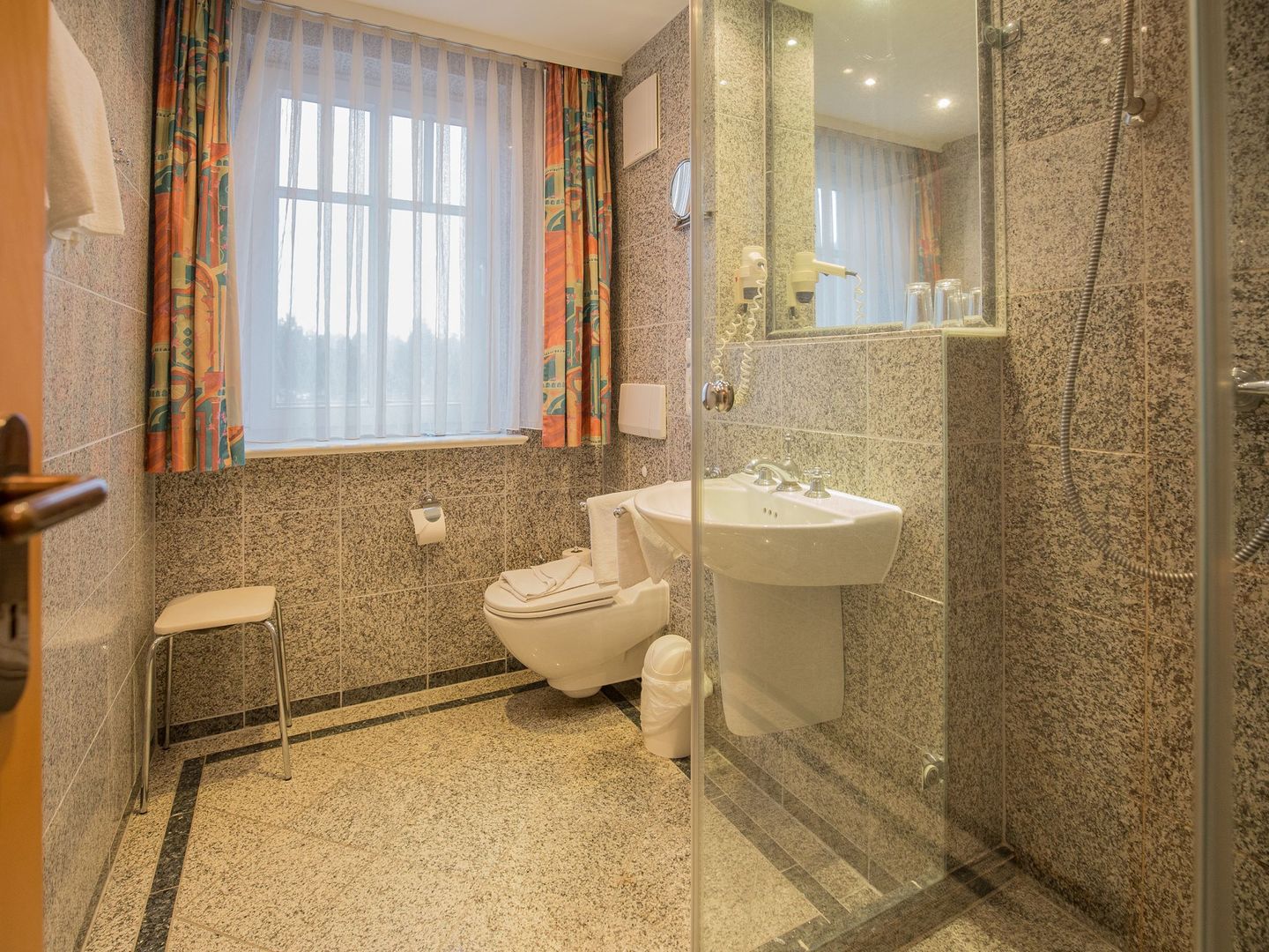 Dünenpark Binz Komfortplus Ferienwohnung mit 2 Schlafzimmern und Balkon im Obergeschoss (005) Insel Rügen - Badezimmer