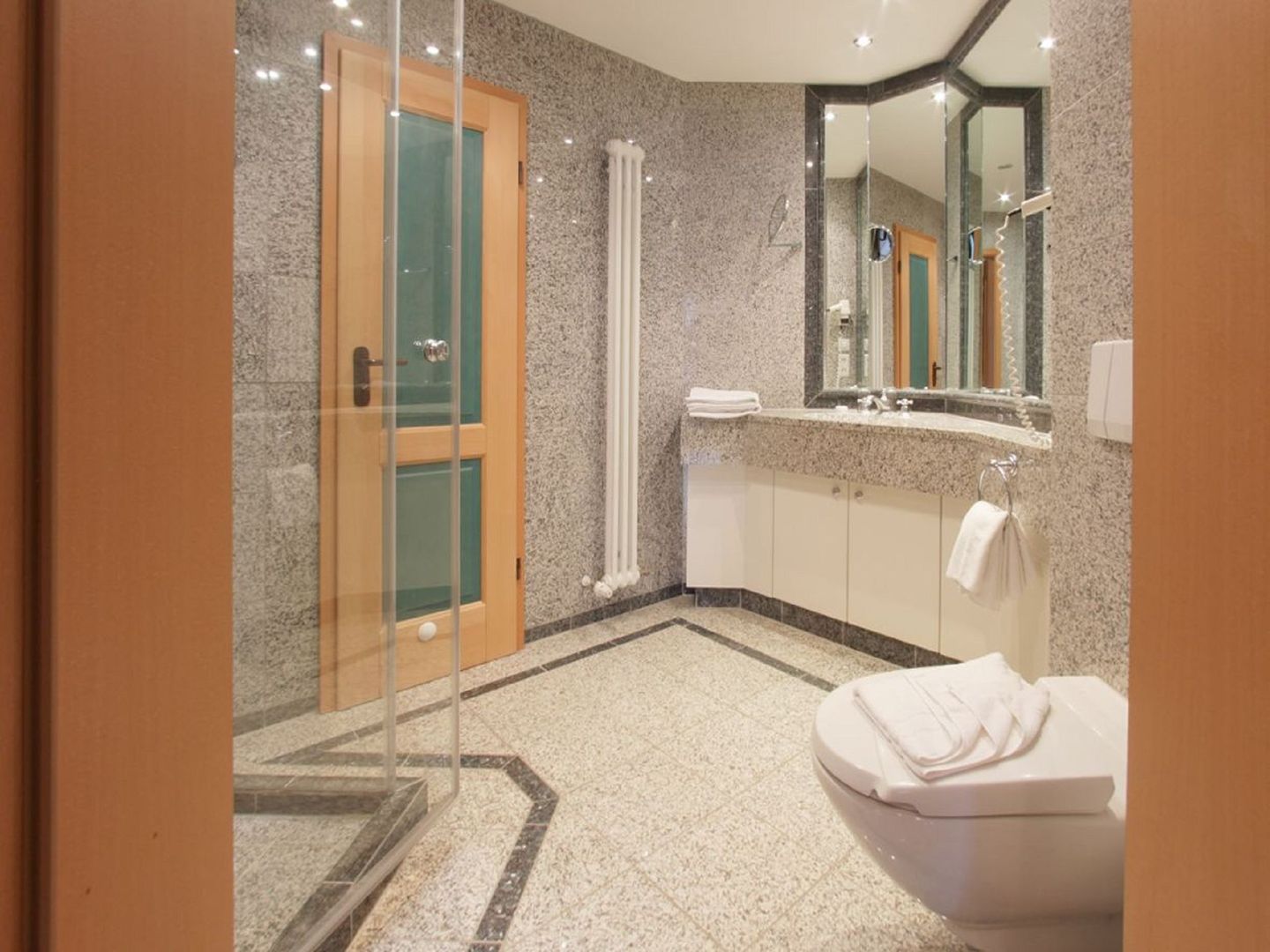 Dünenpark Binz Klassik Ferienwohnung mit 1 Schlafzimmer und Balkon im Obergeschoss (006) Insel Rügen - Badezimmer