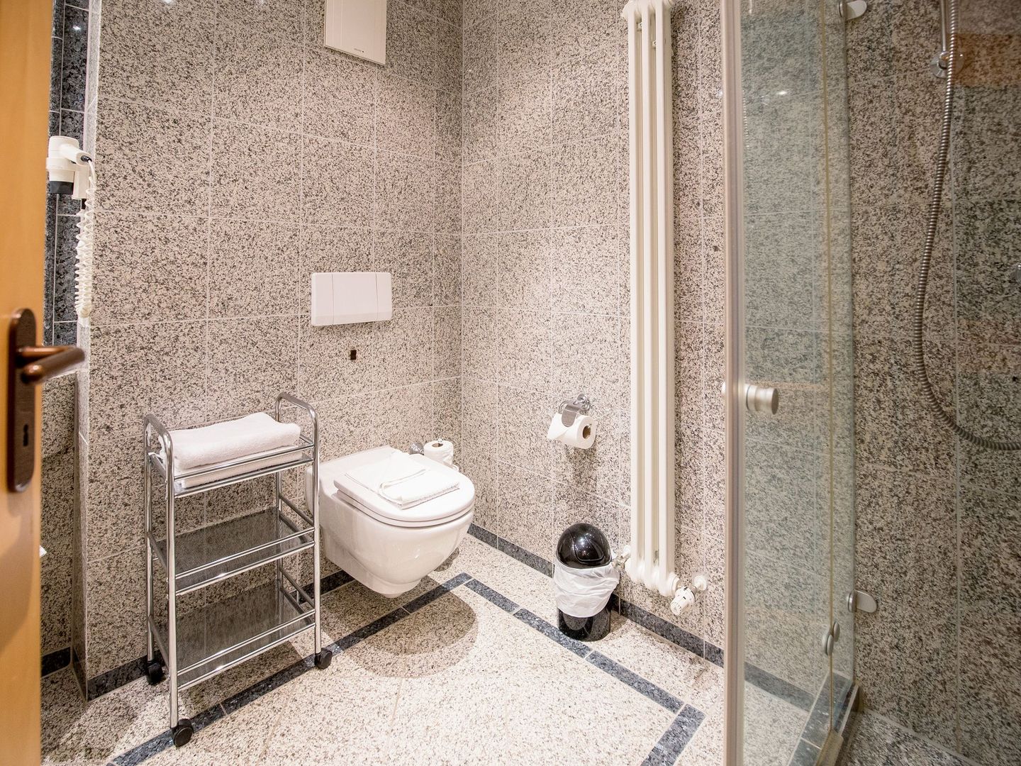 Dünenpark Binz Komfortplus Ferienwohnung mit 1 Schlafzimmer und Balkon im Dachgeschoss (010) Insel Rügen - Badezimmer