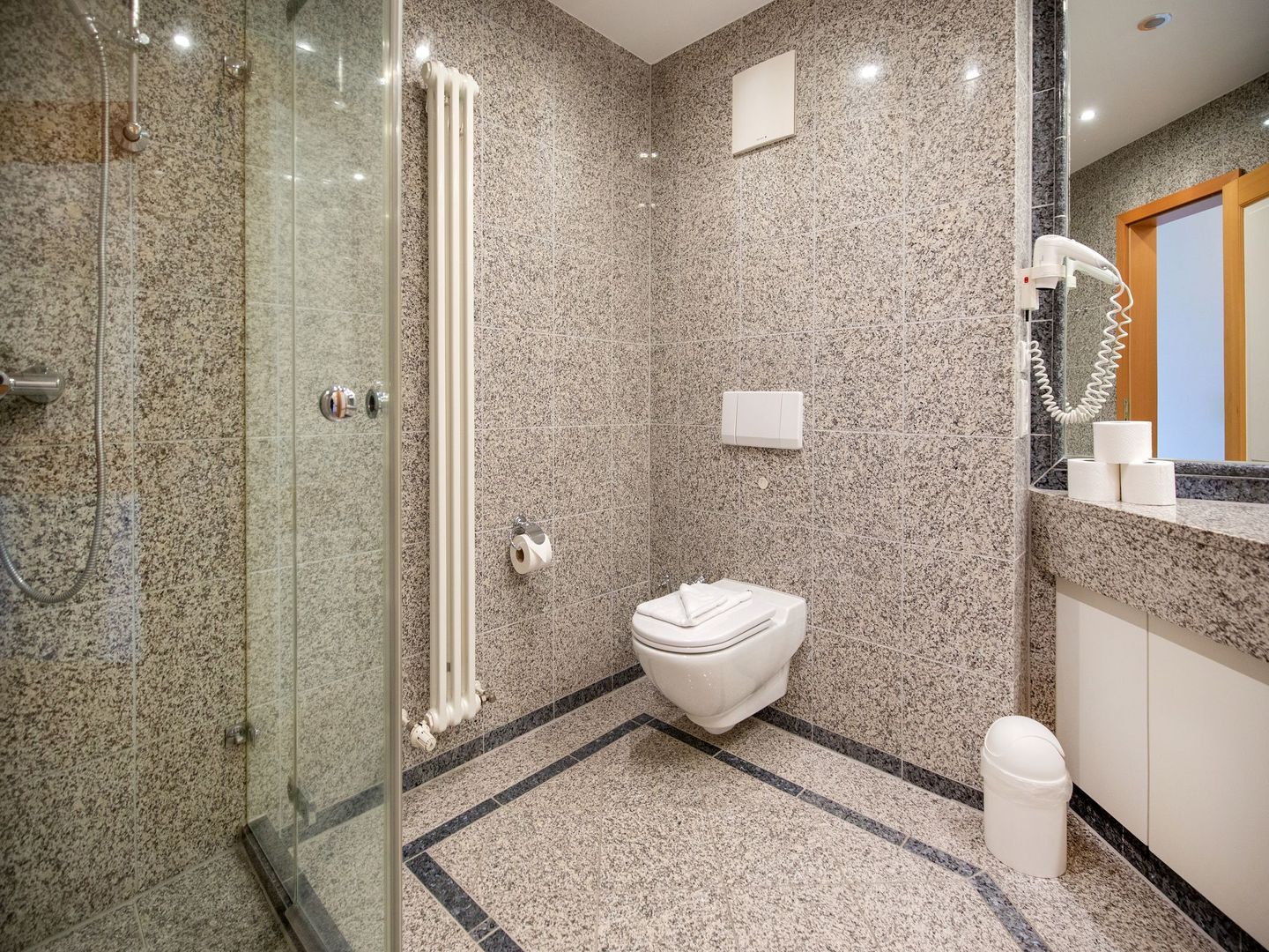 Dünenpark Binz Komfort Ferienwohnung mit 1 Schlafzimmer und Balkon im Dachgeschoss (011) Insel Rügen - Badezimmer