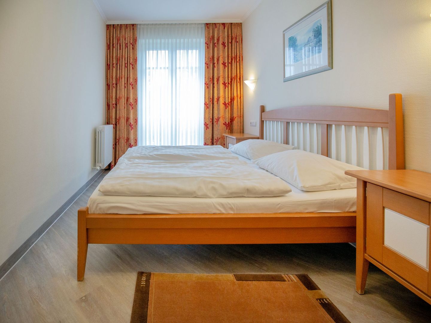 Dünenpark Binz Komfort Ferienwohnung mit 1 Schlafzimmer und Balkon im Dachgeschoss (011) Insel Rügen - Schlafzimmer