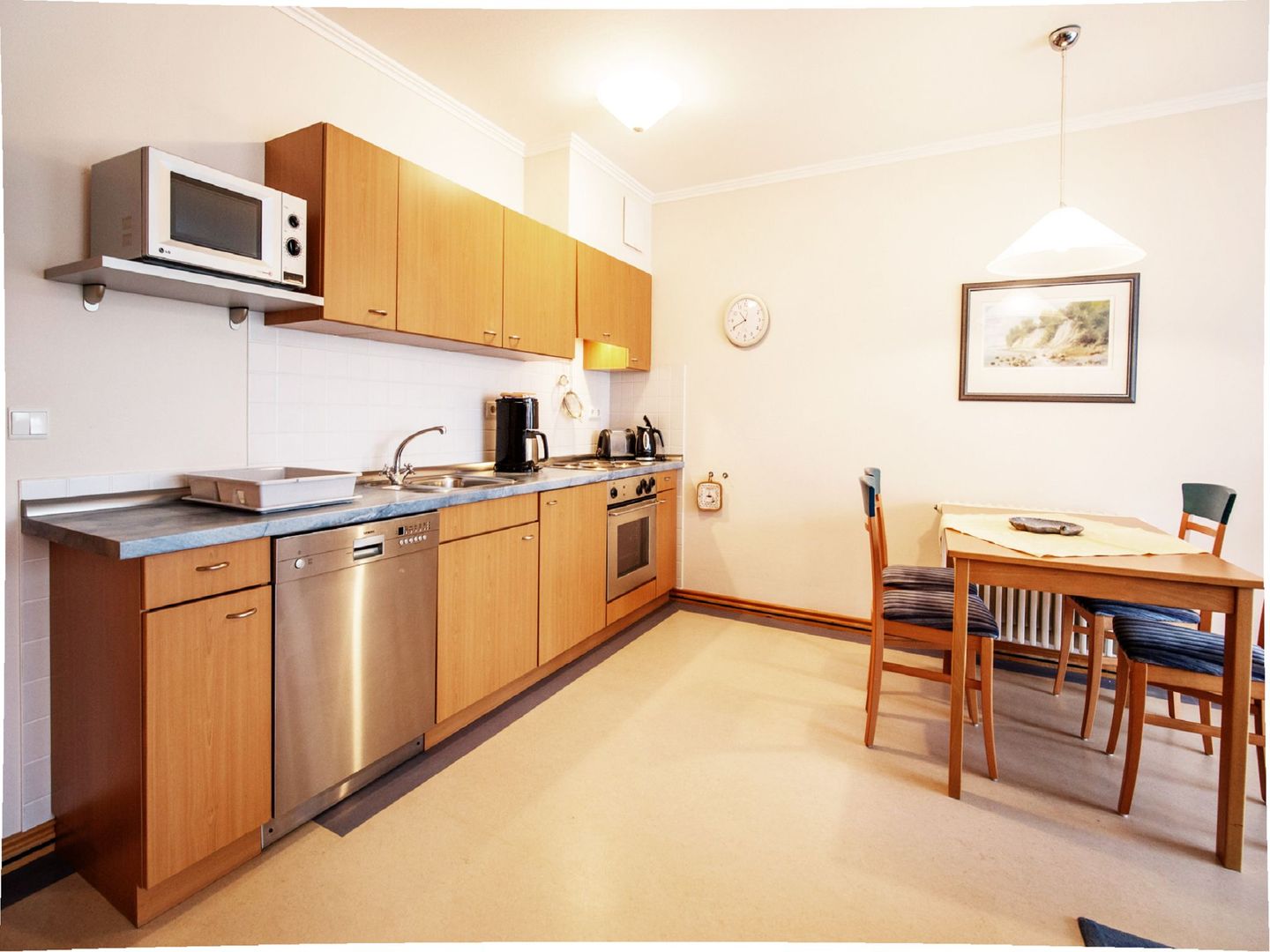 Dünenpark Binz Klassik Ferienwohnung mit 1 Schlafzimmer und Balkon im Obergeschoss (018) Insel Rügen - Küche / Küchenzeile