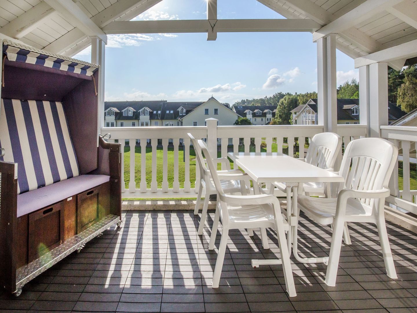 Dünenpark Binz Komfortplus Ferienwohnung mit 1 Schlafzimmer und Balkon im Dachgeschoss (022) Insel Rügen - Balkon