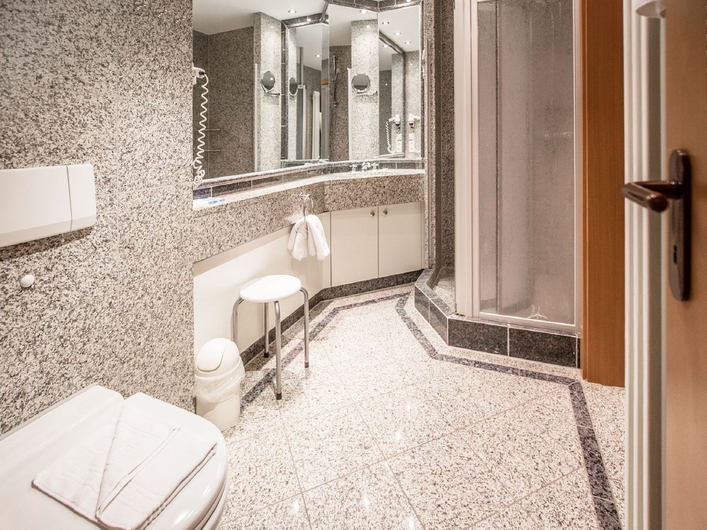 Dünenpark Binz Komfort Ferienwohnung mit 1 Schlafzimmer und Balkon im Obergeschoss (019) Insel Rügen - Badezimmer