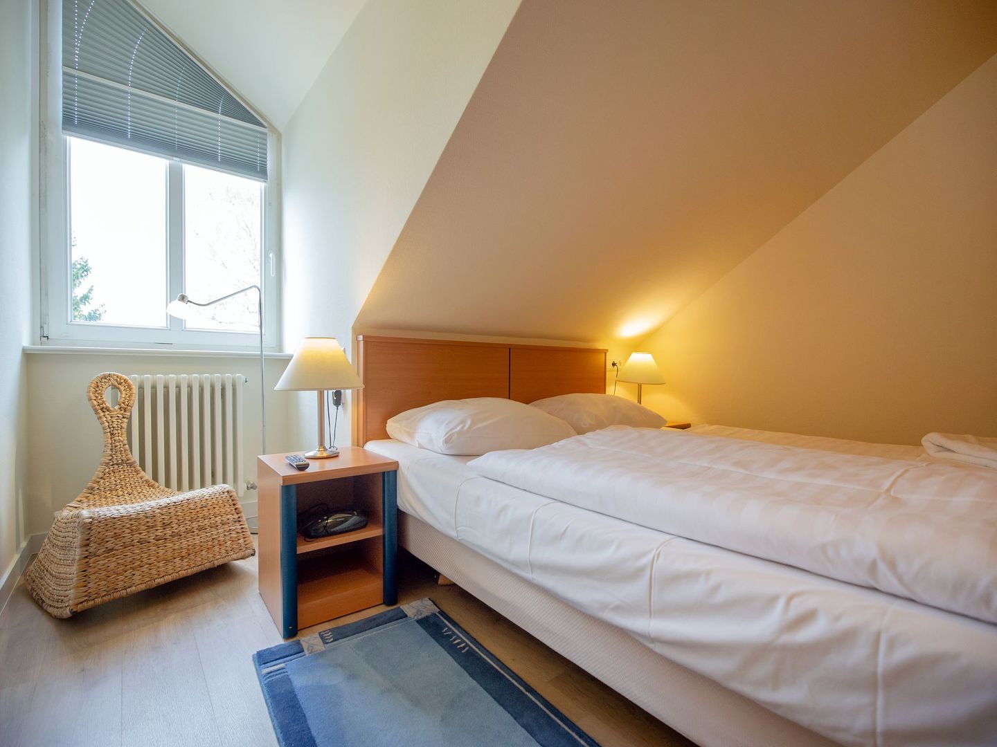 Dünenpark Binz Komfort Ferienwohnung mit 1 Schlafzimmer und Balkon im Dachgeschoss (023) Insel Rügen - Schlafzimmer
