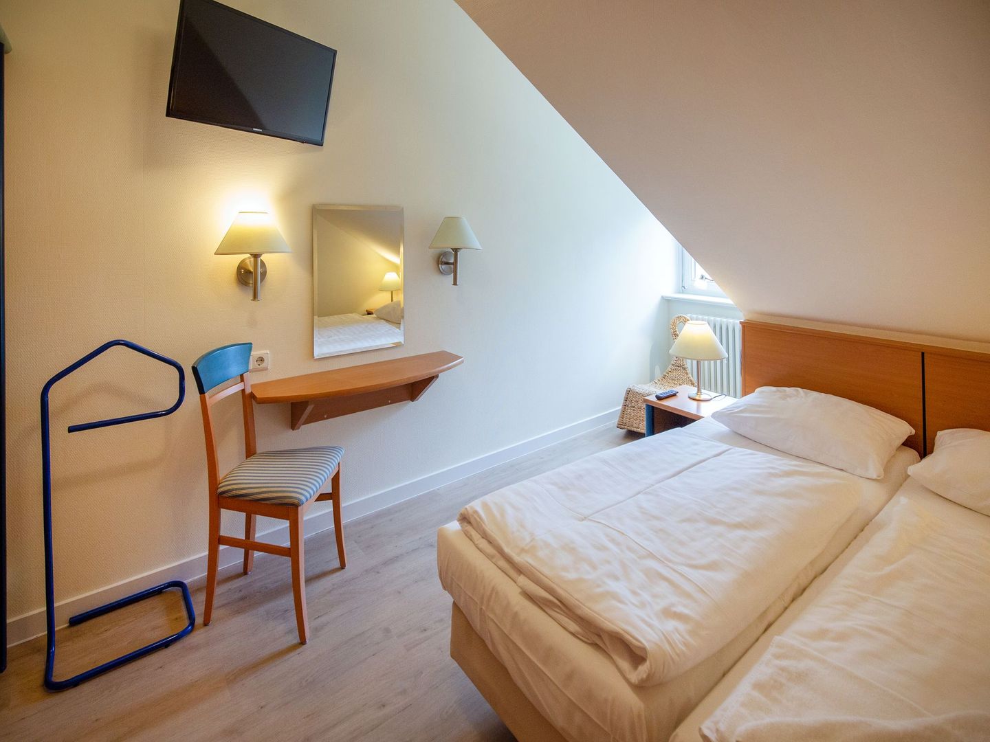 Dünenpark Binz Komfort Ferienwohnung mit 1 Schlafzimmer und Balkon im Dachgeschoss (023) Insel Rügen - Schlafzimmer