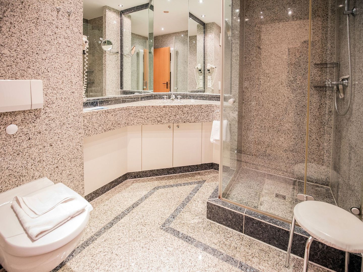 Dünenpark Binz Komfort Ferienwohnung mit 1 Schlafzimmer und Balkon im Dachgeschoss (023) Insel Rügen - Badezimmer