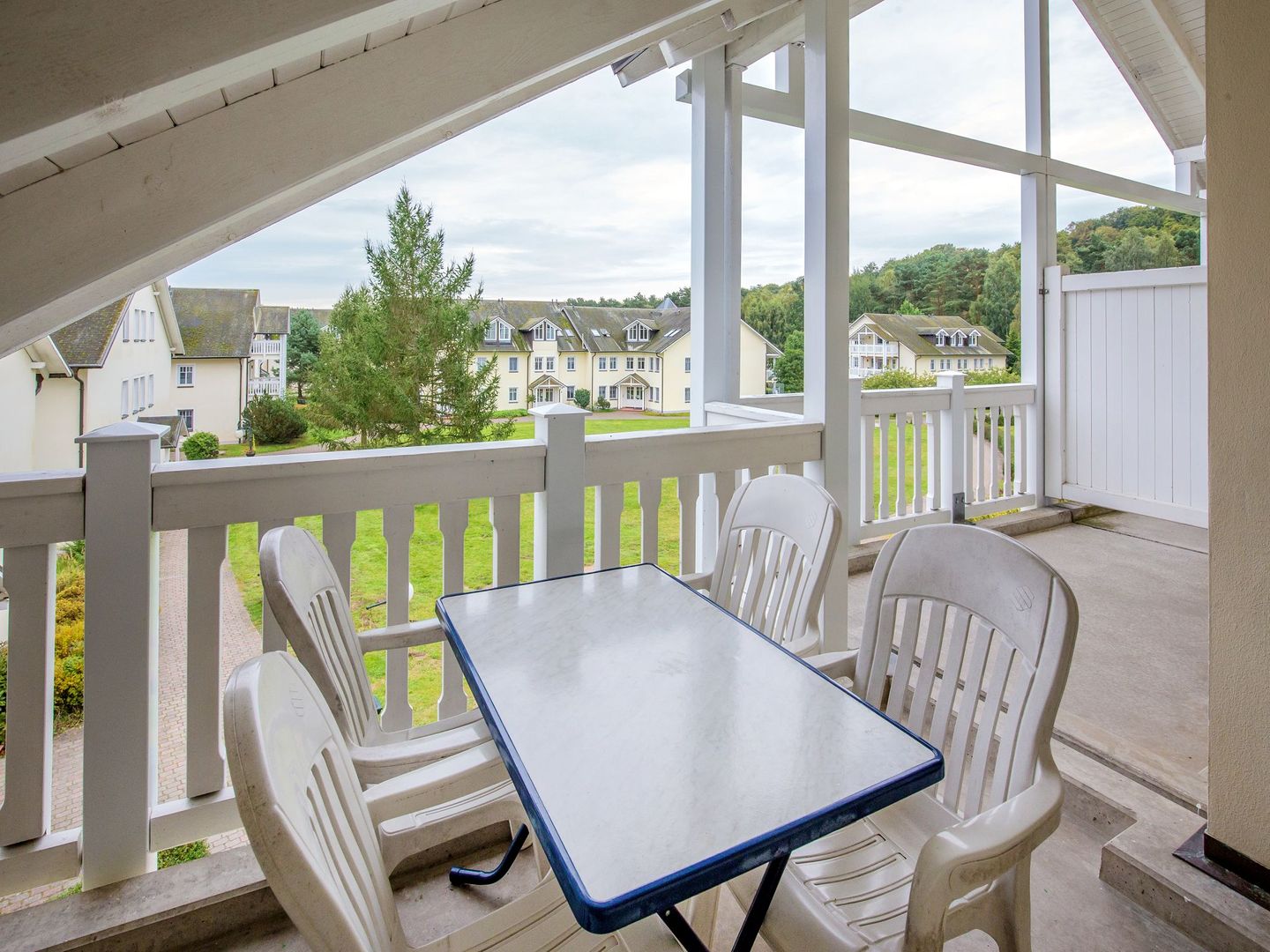 Dünenpark Binz Komfortplus Ferienwohnung mit 2 Schlafzimmern und Balkon im Dachgeschoss (032) Insel Rügen - Balkon