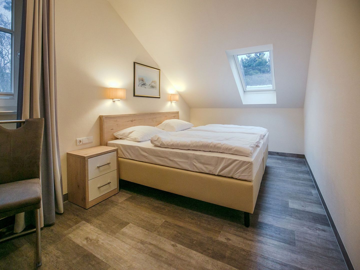 Dünenpark Binz Komfortplus Ferienwohnung mit 2 Schlafzimmern und Balkon im Dachgeschoss (032) Insel Rügen - Schlafzimmer