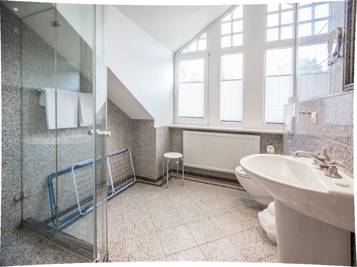 Dünenpark Binz Komfortplus Ferienwohnung mit 2 Schlafzimmern und Balkon im Dachgeschoss (032) Insel Rügen - Badezimmer