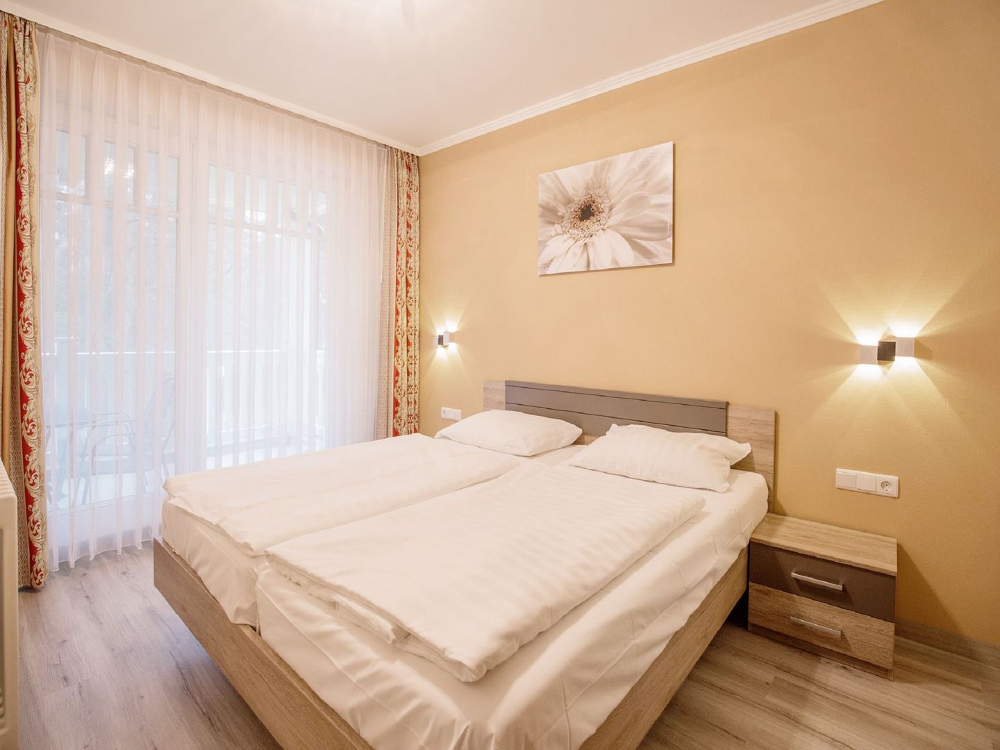 Dünenpark Binz Komfort Ferienwohnung mit 1 Schlafzimmer und Balkon im Obergeschoss (037) Insel Rügen - Schlafzimmer